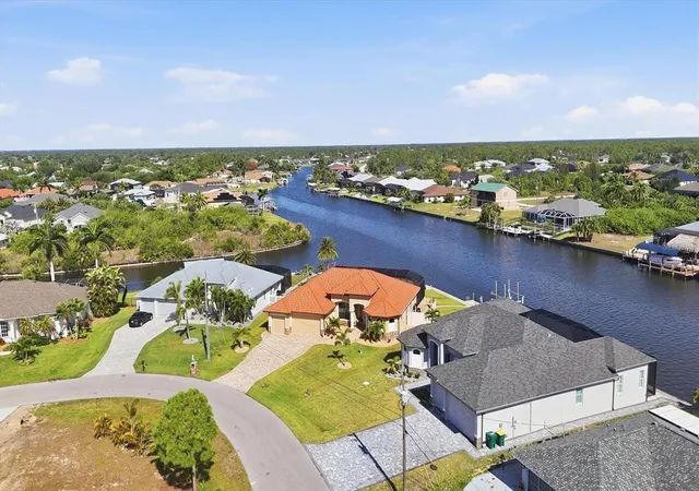 Photo 4 of Single family home for sale at 9266 Migue Cir, Port Charlotte, FL 33981 | MLS# A4692953 | Listing updated on 2026-10-30