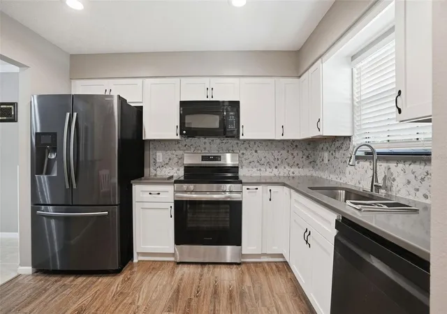 Photo 3 of Single family home for sale at 913 Candlebrook Ln, Brooksville, FL 34601 | MLS# TB8506475 | Listing updated on 2026-09-21