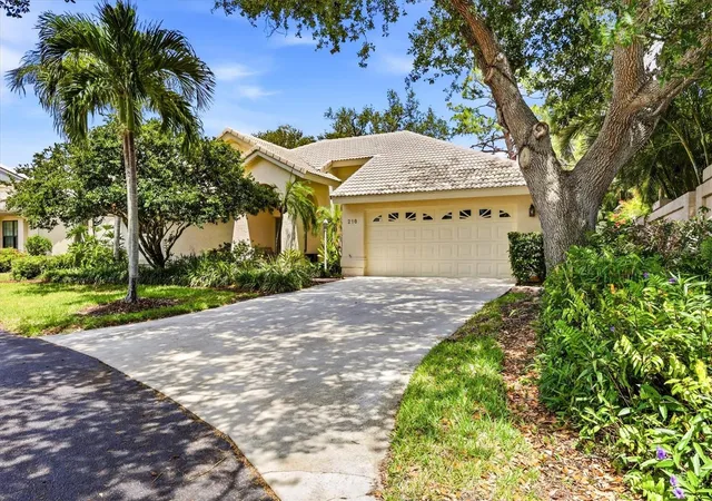 Photo 1 of Single family home for sale at 216 Carriage House Ln #216, Nokomis, FL 34275 | MLS# A4692976 | Listing updated on 2026-09-27