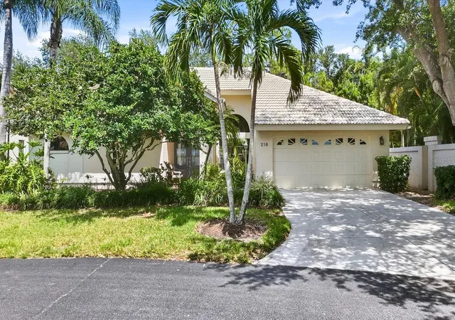 Photo 2 of Single family home for sale at 216 Carriage House Ln #216, Nokomis, FL 34275 | MLS# A4692976 | Listing updated on 2026-09-27