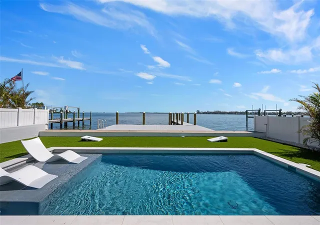 2nd image of 118 9th St N, Bradenton Beach, FL 34217 | MLS# A4692977