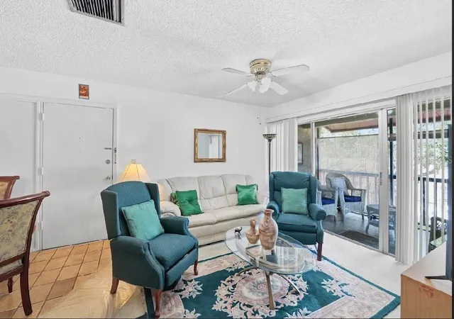3rd image of 3853 S Lake Dr, Tampa, FL 33614