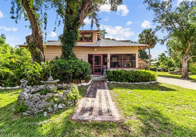 Photo 1 of Single family home for sale at 117 Tucker Ave, Sarasota, FL 34232 | MLS# A4692983 | Listing updated on 2026-07-10