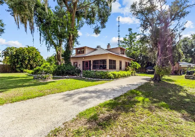 Photo 3 of Single family home for sale at 117 Tucker Ave, Sarasota, FL 34232 | MLS# A4692983 | Listing updated on 2026-07-10