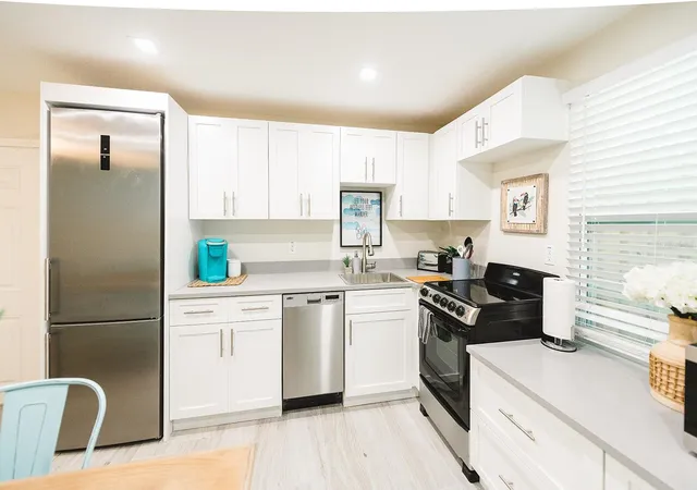 4th image of 106 E Bay Dr, Treasure Island, FL 33706 | MLS# TB8506601