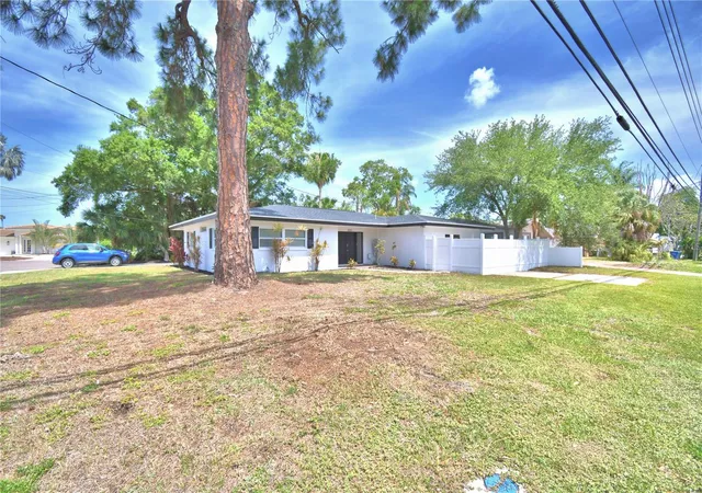 1st image of 3553 Center Cir, Largo, FL 33774 | MLS# A4692993
