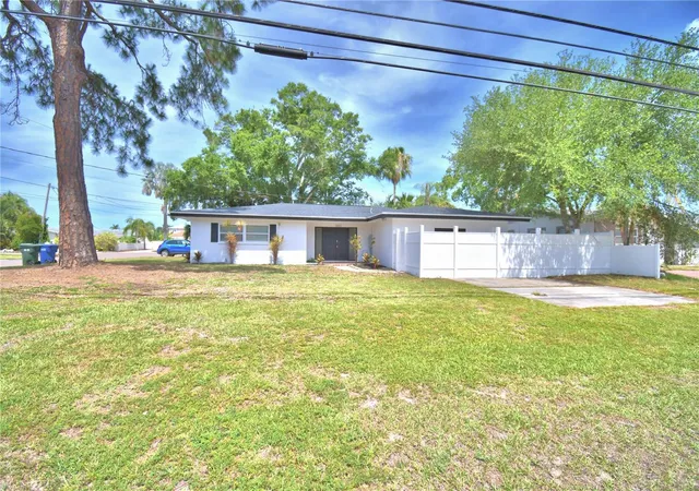2nd image of 3553 Center Cir, Largo, FL 33774 | MLS# A4692993