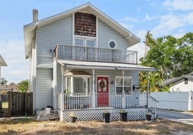 Photo 3 of Sale Pending at 757 32nd Avenue N, Saint Petersburg, FL 33704 | MLS# TB8506628 | Listing updated on 2026-10-09