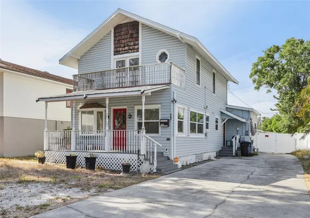 Photo 3 of Sale Pending at 757 32nd Avenue N, Saint Petersburg, FL 33704 | MLS# TB8506628 | Listing updated on 2026-10-09