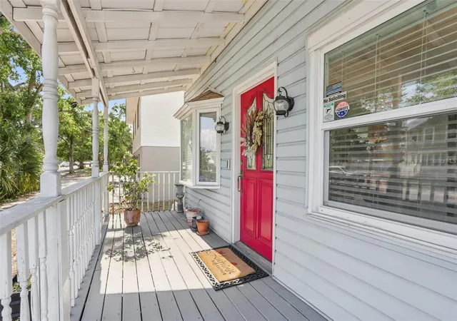 Photo 4 of Sale Pending at 757 32nd Avenue N, Saint Petersburg, FL 33704 | MLS# TB8506628 | Listing updated on 2026-10-09