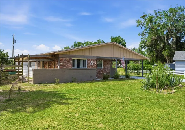 2nd image of 8 Silver Wy, Ocala, FL 34472 | MLS# OM724371