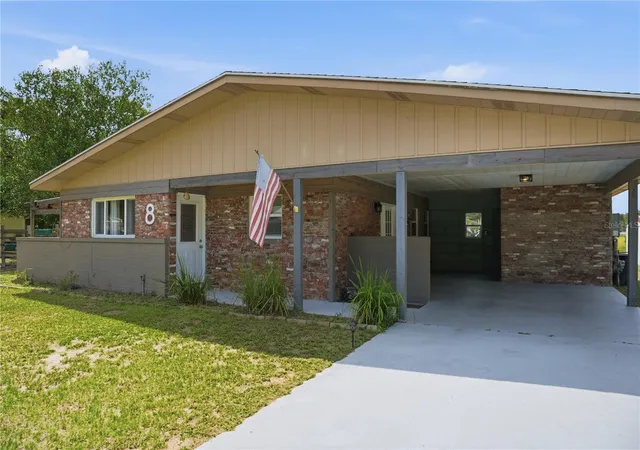Photo 2 of Single family home for sale at 8 Silver Way, Ocala, FL 34472 | MLS# OM724371 | Listing updated on 2026-06-11