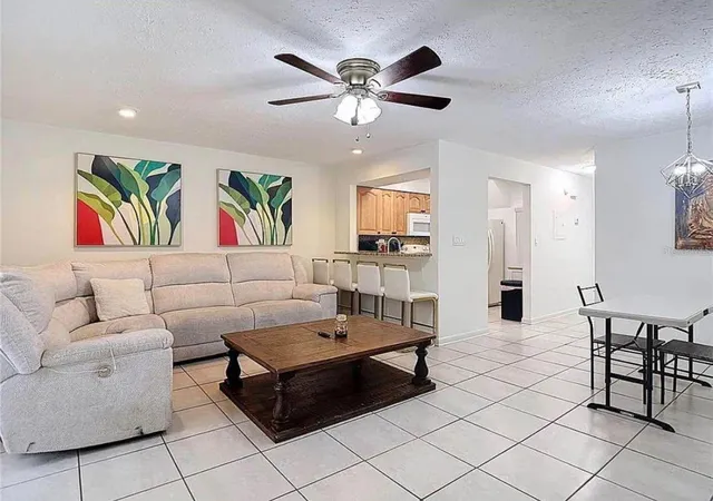2nd image of 10131 Lake Oak Cir, Tampa, FL 33624 | MLS# S5149532