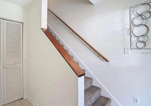 5th image of 10131 Lake Oak Cir, Tampa, FL 33624 | MLS# S5149532