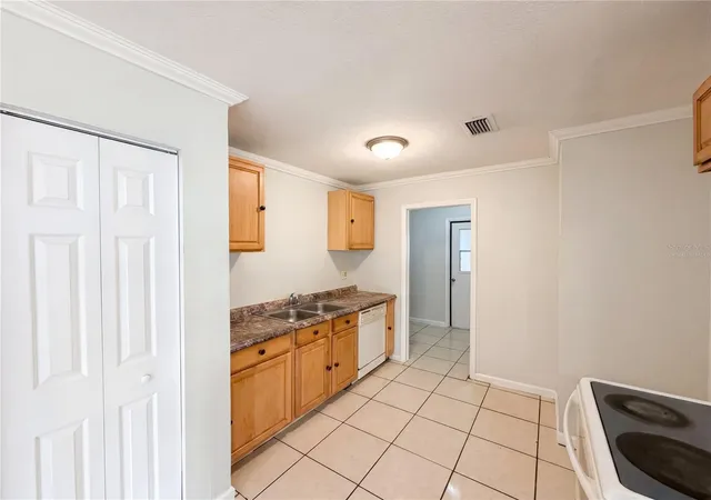 Photo 2 of Sale Pending at 15246 Sw 43rd Terrace Rd, Ocala, FL 34473 | MLS# O6406248 | Listing updated on 2026-08-25