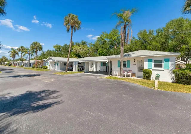 Photo 4 of House for sale at 6072 Arlene Way, Bradenton, FL 34207 | MLS# A4693027 | Listing updated on 2026-10-08