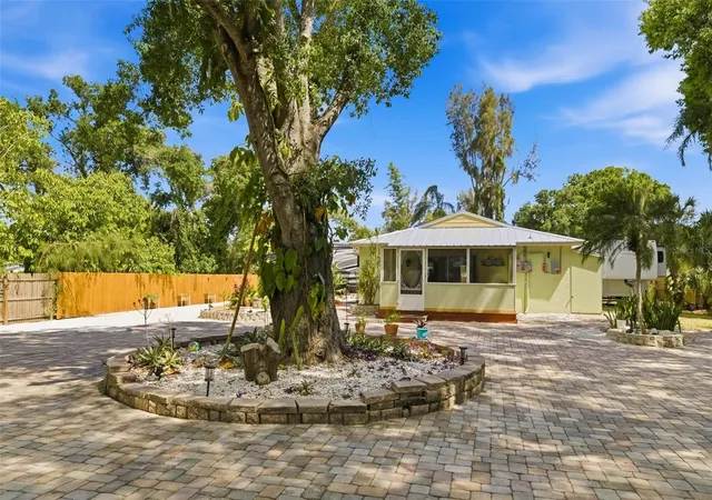 1st image of 2549 19th St, Sarasota, FL 34234 | MLS# A4693028