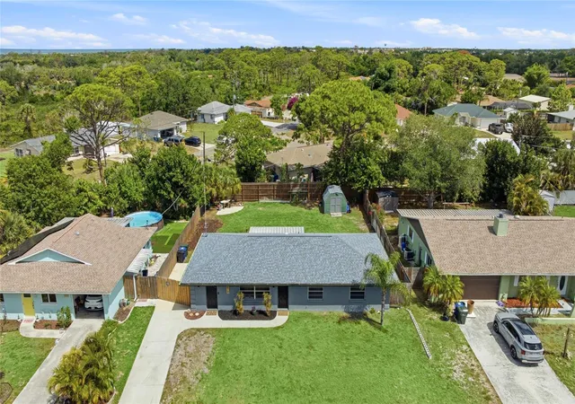 3rd image of 3670 Sunset Beach Dr, Venice, FL 34293 | MLS# A4693029