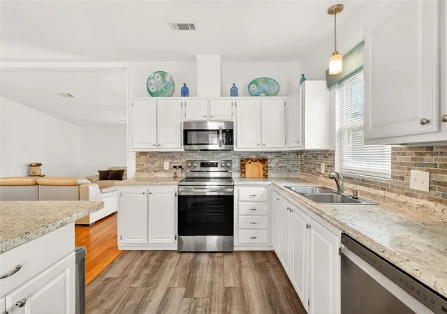 5th image of 728 Prado Dr, Lady Lake, FL 32159 | MLS# G5112113