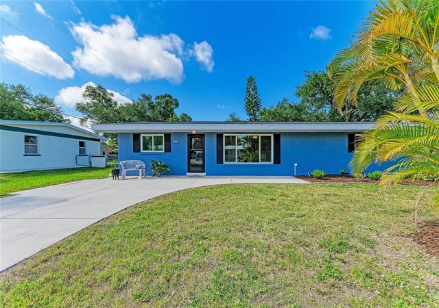 3rd image of 1211 Cypress Ave, Venice, FL 34285 | MLS# A4693033