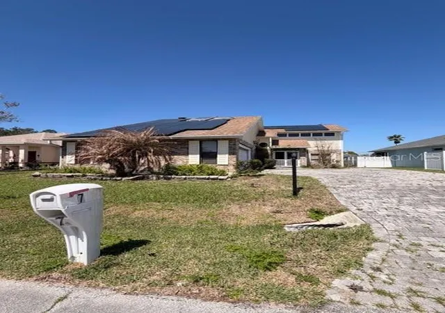 Photo 1 of Single family home for sale at 7 Clee Ct, Palm Coast, FL 32137 | MLS# V4948995 | Listing updated on 2026-10-09