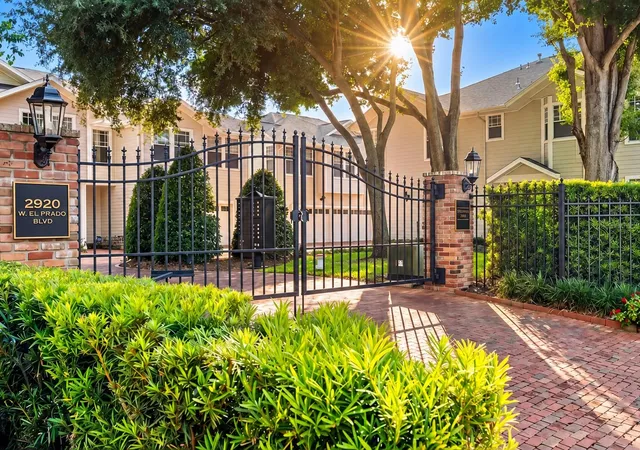 Photo 1 of Condo for sale at 2920 W El Prado Blvd #11, Tampa, FL 33629 | MLS# W7885618 | Listing updated on 2026-09-21