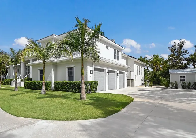 Photo 3 of Single family home for sale at 4678 Silent Crk Way, Nokomis, FL 34275 | MLS# A4693038 | Listing updated on 2026-10-07