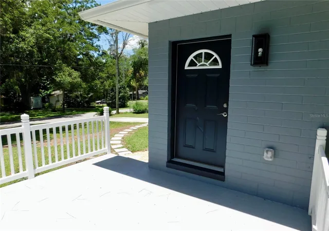 Photo 4 of Single family home for sale at 921 NE 13th Avenue, Ocala, FL 34470 | MLS# OM724412 | Listing updated on 2026-09-03