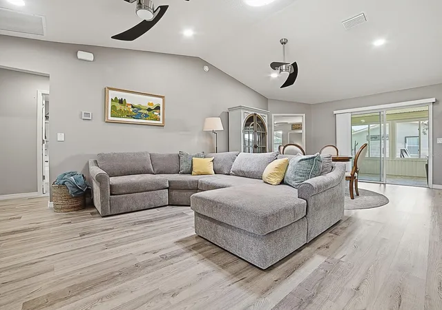 5th image of 1033 Aloha Wy, Lady Lake, FL 32159 | MLS# G5112117