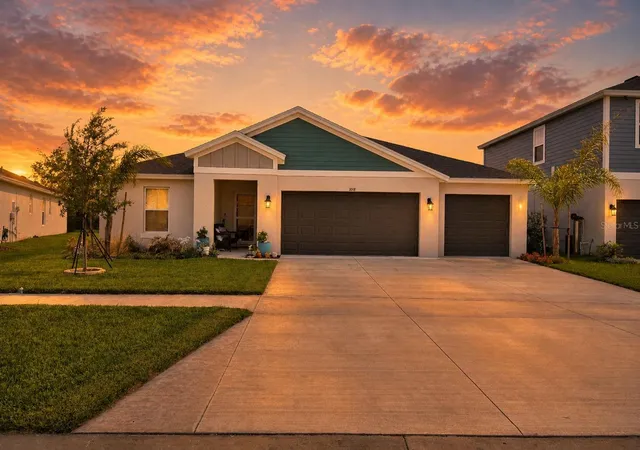 3rd image of 1018 Brimstone Cir, Winter Haven, FL 33884 | MLS# P4938672