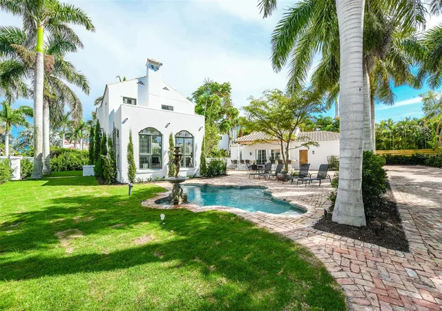 3rd image of 76 S Washington Dr, Sarasota, FL 34236 | MLS# A4693046