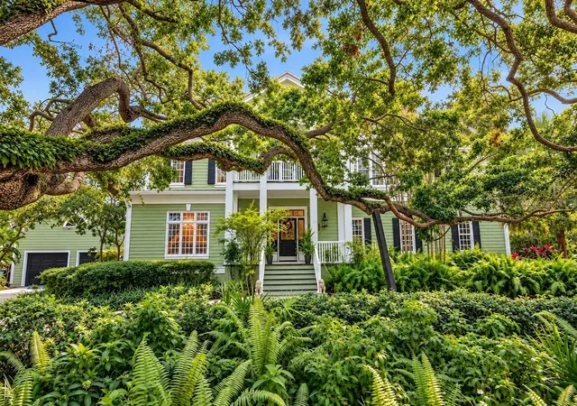 Photo 3 of Single family home for sale at 6220 Bayshore Blvd, Tampa, FL 33611 | MLS# TB8506772 | Listing updated on 2026-09-21
