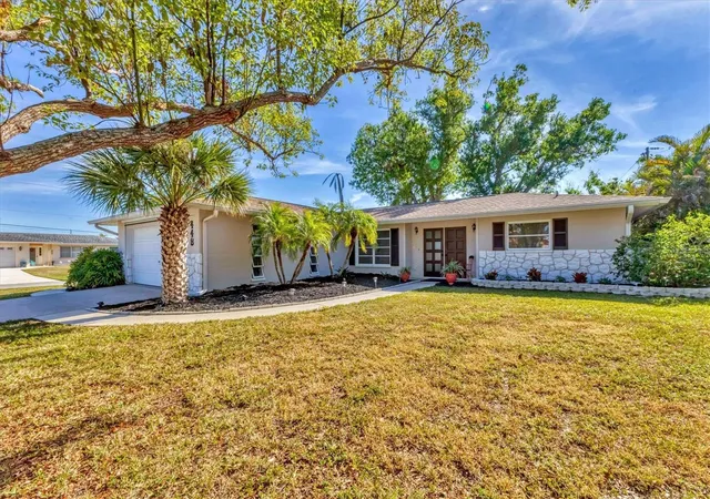 2nd image of 448 Redwood Rd, Venice, FL 34293 | MLS# TB8506775