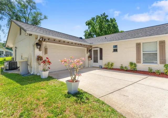 3rd image of 10520 Springwood Dr, Port Richey, FL 34668 | MLS# W7885619