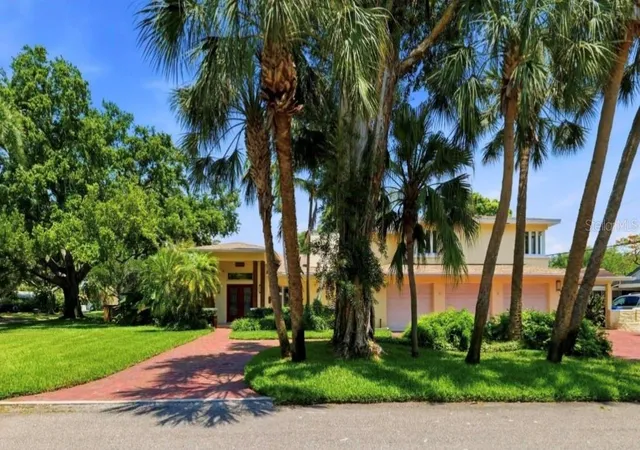 Photo 1 of Single family home for sale at 6000 2nd Street S, Saint Petersburg, FL 33705 | MLS# W7885621 | Listing updated on 2026-10-11