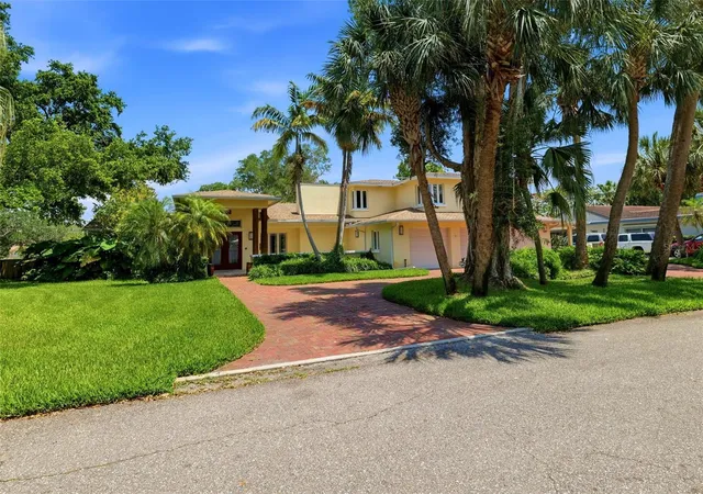 Photo 1 of Single family home for sale at 6000 2nd Street S, Saint Petersburg, FL 33705 | MLS# W7885621 | Listing updated on 2026-07-31