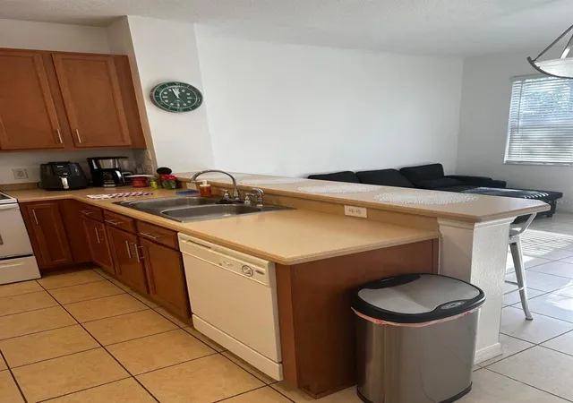 Photo 4 of Townhouse for sale at 5104 Dominica Dr, Kissimmee, FL 34746 | MLS# G5112123 | Listing updated on 2026-05-09