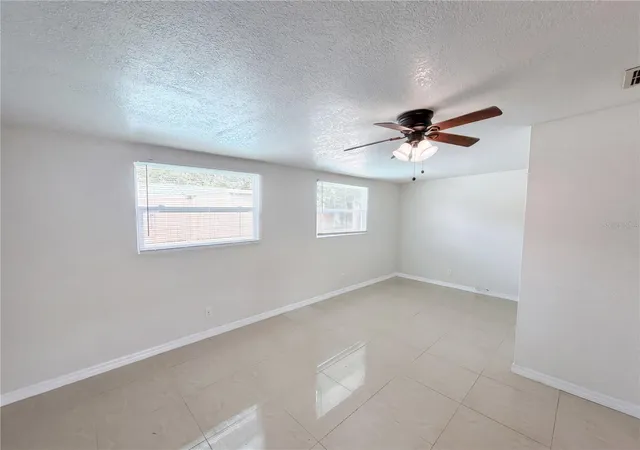 4th image of 15525 Bedford Cir E, Clearwater, FL 33764 | MLS# O6406382