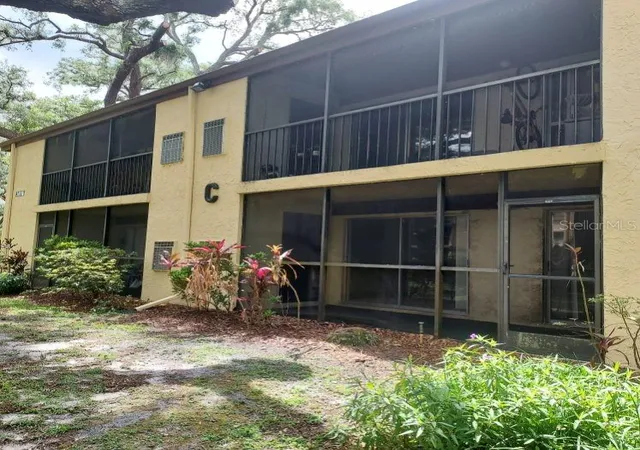 3rd image of 14111 Mossy Gln Ln, Tampa, FL 33613