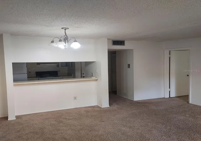 5th image of 14111 Mossy Gln Ln, Tampa, FL 33613