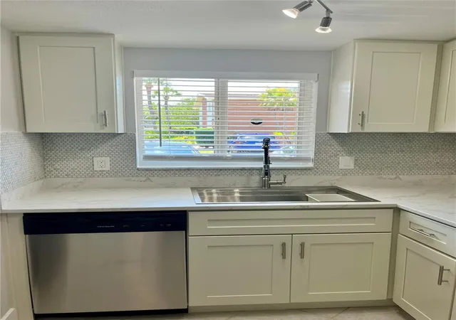 Homes for sale in Saint Petersburg, FL | 4550 Overlook Dr Ne #156, Saint Petersburg, FL 33703 | MLS# TB8506889