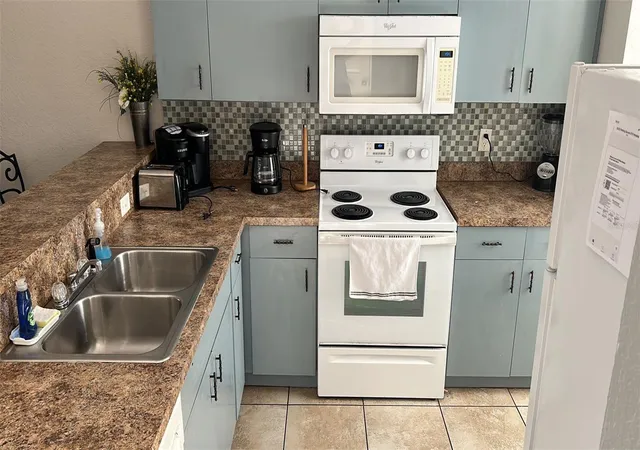 Listing Photo 3 - Condo for sale in building located at 9202 Lake Marion Golf Resort, KISSIMMEE, FL 34759 - Unit #A