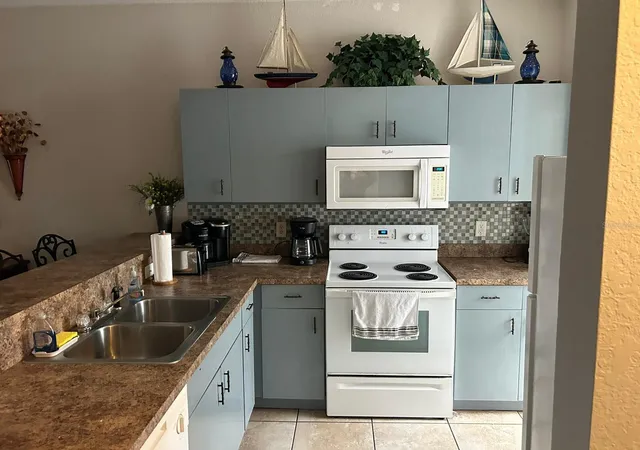 Listing Photo 4 - Condo for sale in building located at 9202 Lake Marion Golf Resort, KISSIMMEE, FL 34759 - Unit #A