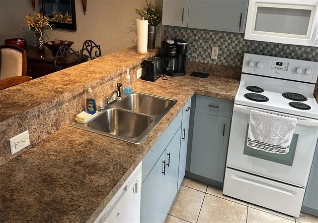 Listing Photo 5 - Condo for sale in building located at 9202 Lake Marion Golf Resort, KISSIMMEE, FL 34759 - Unit #A