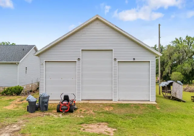 3rd image of 37520 Phelps Rd, Zephyrhills, FL 33541 | MLS# TB8506926