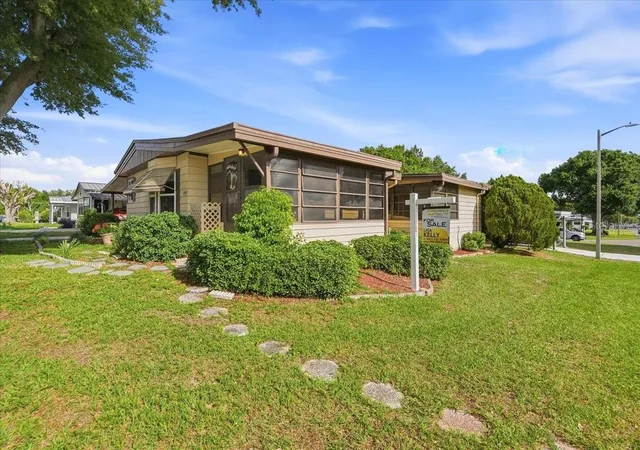 Photo 3 of Manufactured home for sale at 1603 Foxway Dr, Lakeland, FL 33810 | MLS# L4961777 | Listing updated on 2026-09-23