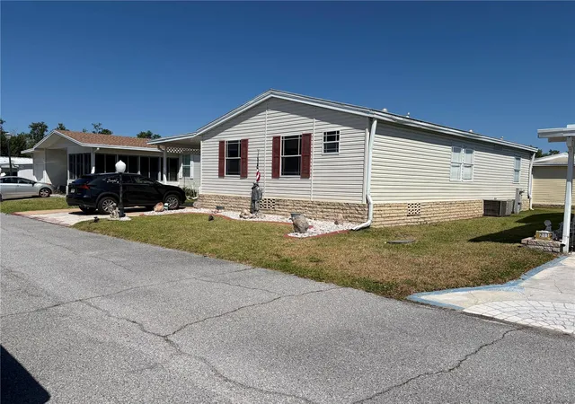 Photo 1 of Manufactured home for sale at 212 York Cottage Dr, Haines City, FL 33844 | MLS# L4961778 | Listing updated on 2026-09-03