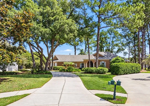 Single family home for sale at 1064 Ceasars Ct, MOUNT DORA, FL 32757 | MLS# O6406466