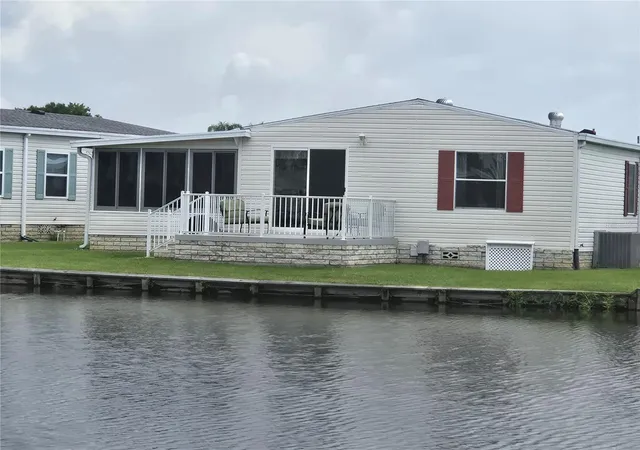 Photo 3 of Manufactured home for sale at 88 Straphmore Dr, Haines City, FL 33844 | MLS# P4938683 | Listing updated on 2026-09-13