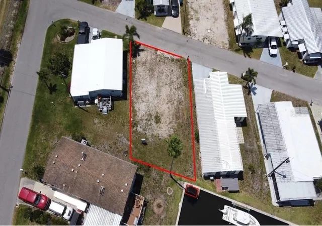 Homes for sale in Palmetto, FL | 292 Nassau Dr, Palmetto, FL 34221 | MLS# A4693093